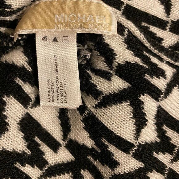 Michael Kors Knit Beanie Hat - Picture 5 of 6